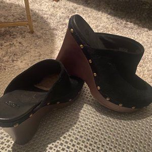 Uggs Black Suede Mules Sz 7